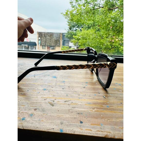 LOUIS VUITTON Black Gold Arrow Chain Sides Edge Cat Eye Sunglasses - Picture 10 of 11